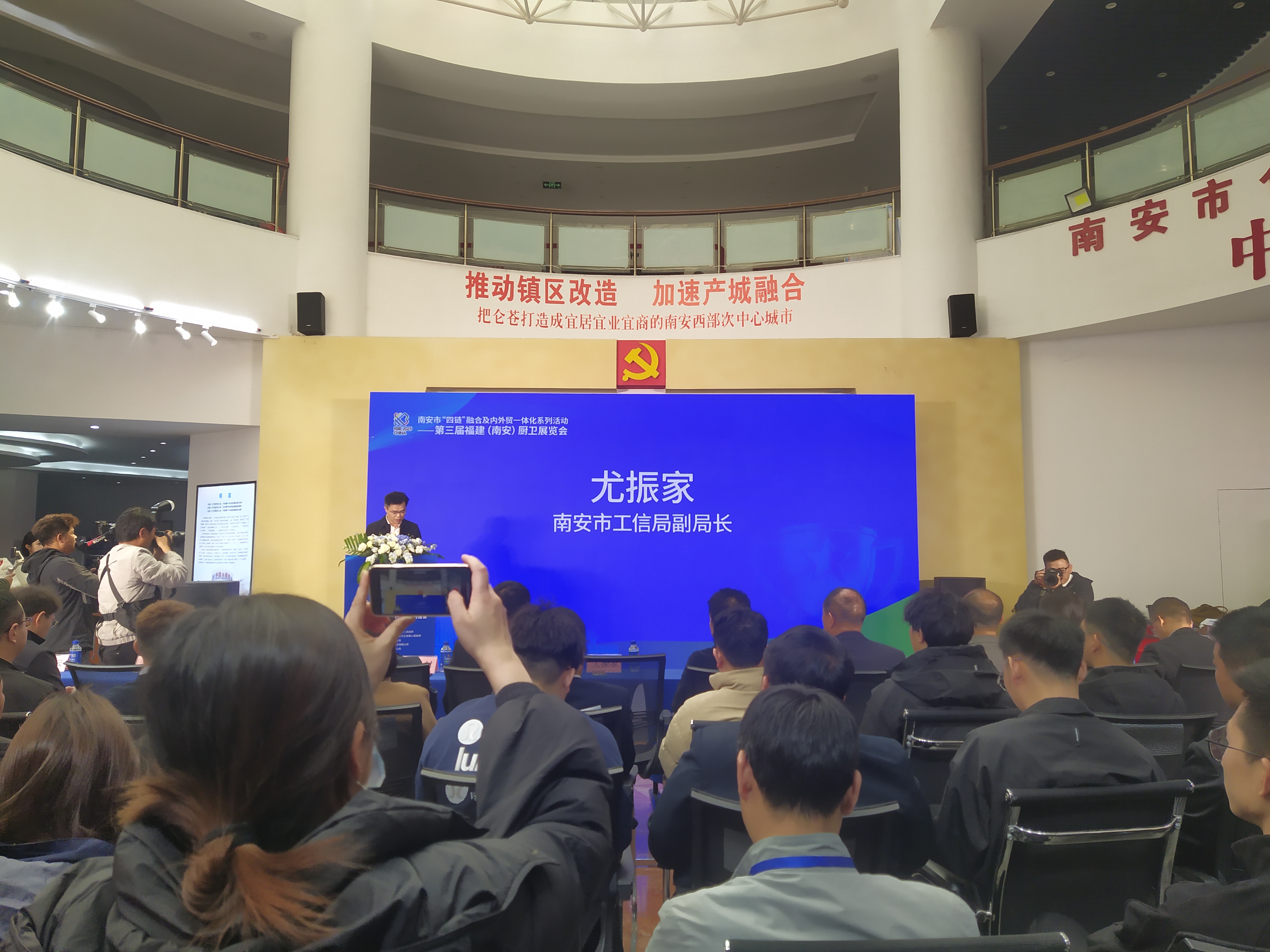 申鷺達(dá)衛(wèi)浴榮膺“用戶口碑品牌獎(jiǎng)”和“煥新優(yōu)選品牌獎(jiǎng)”